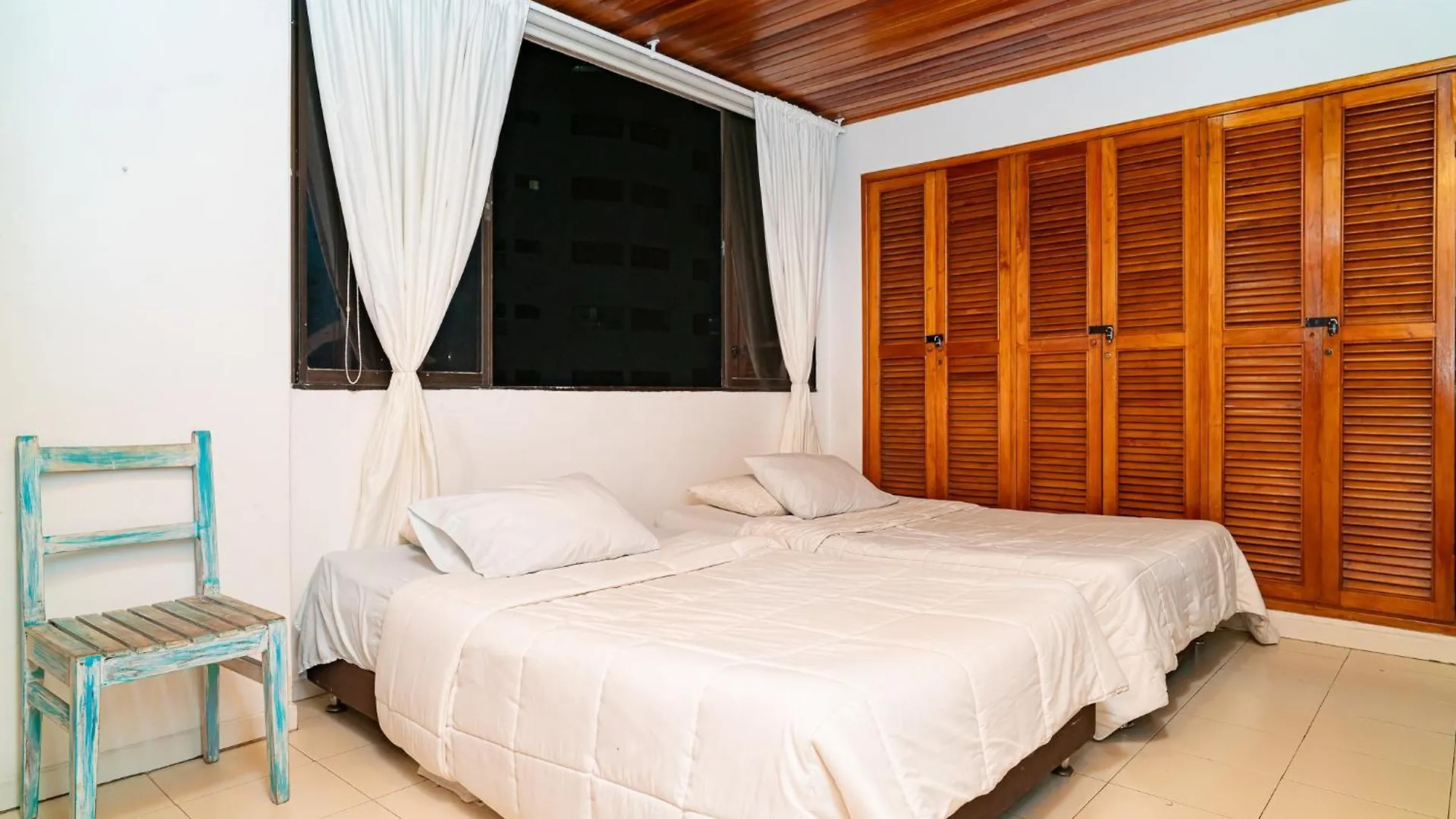 Habitacion Para 3 A Una Cuadra De La Playa Y Bahia Cartagena Habitación en casa particular