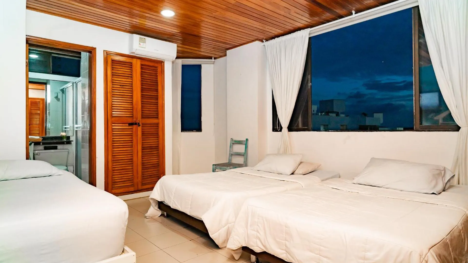 Habitacion Para 3 A Una Cuadra De La Playa Y Bahia Cartagena