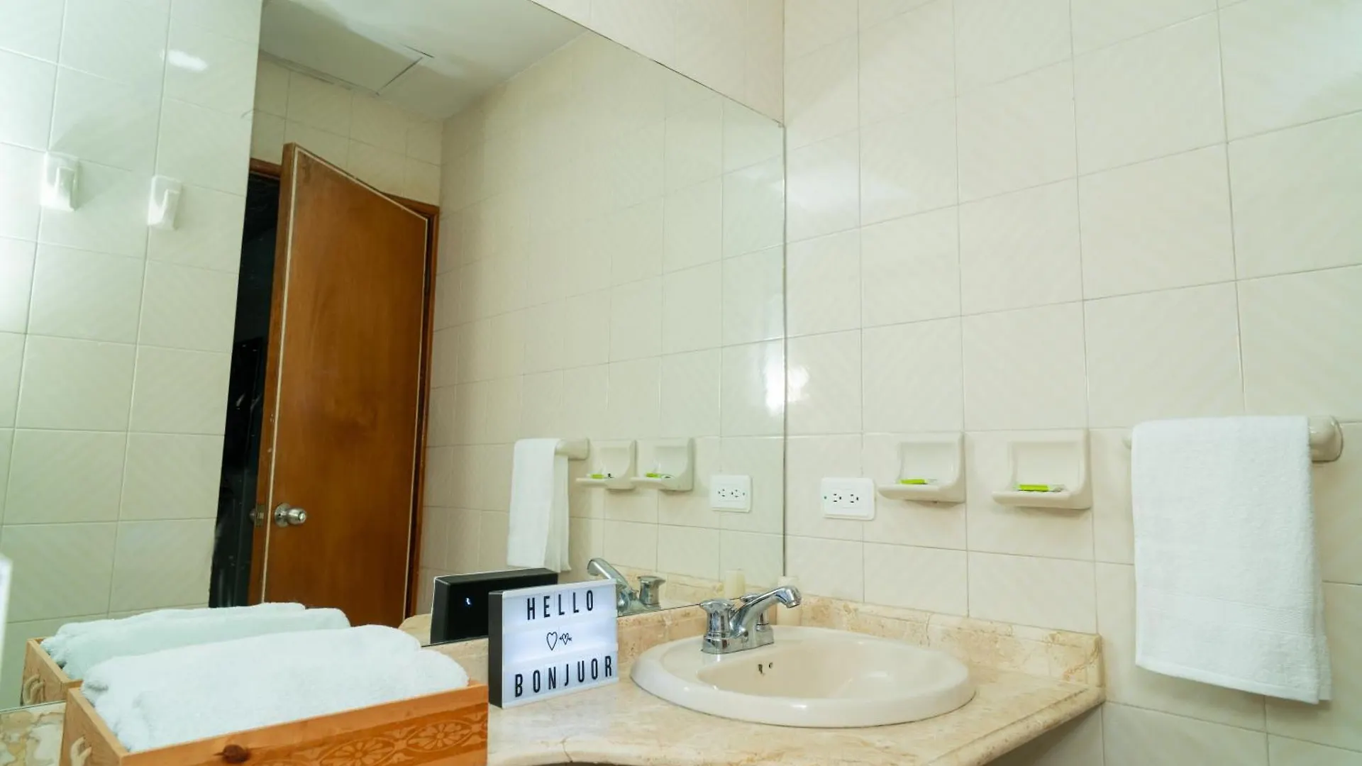Habitacion Para 3 A Una Cuadra De La Playa Y Bahia Cartagena 홈스테이